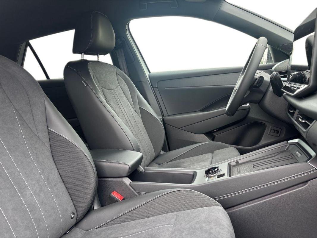 Volkswagen T-Roc - Photo 13