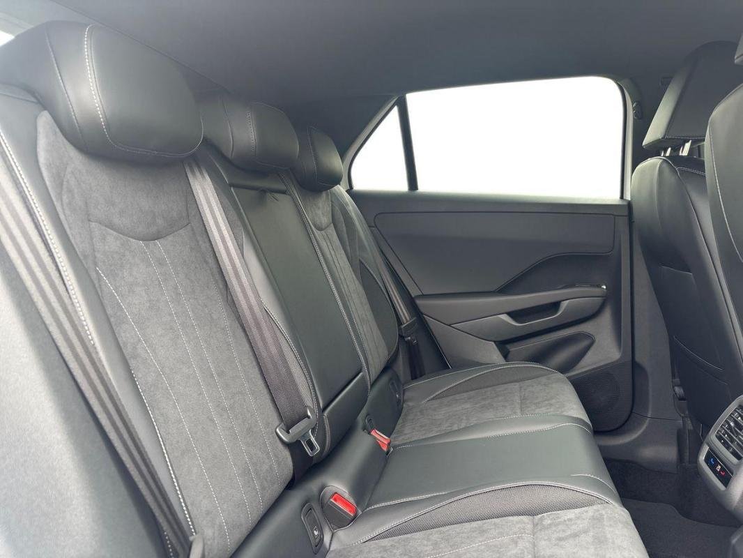 Volkswagen T-Roc - Photo 23