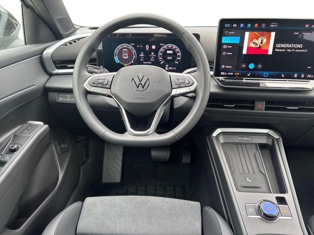 Volkswagen T-Roc - Photo 24