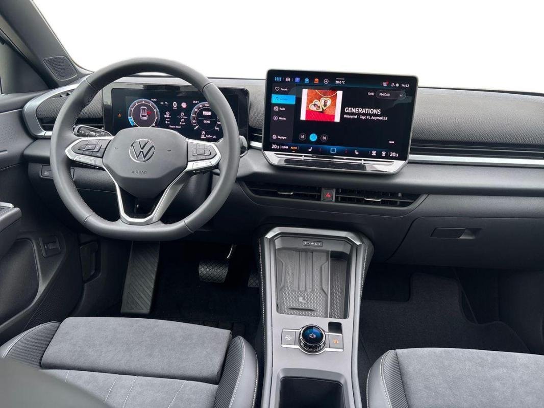 Volkswagen T-Roc - Photo 8