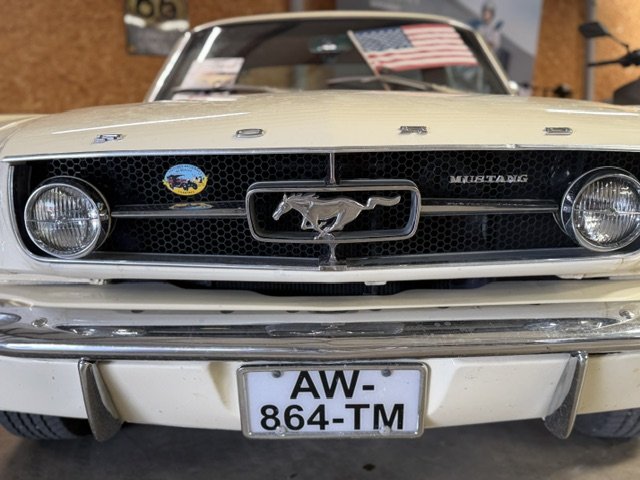 Ford Mustang - Photo 12