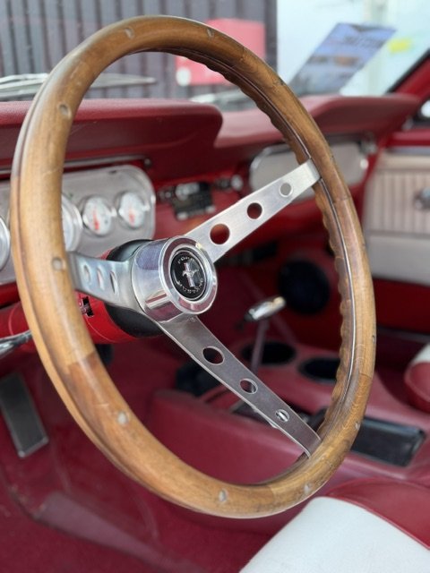 Ford Mustang - Photo 13