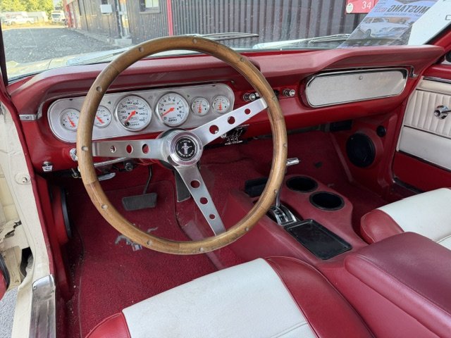 Ford Mustang - Photo 18