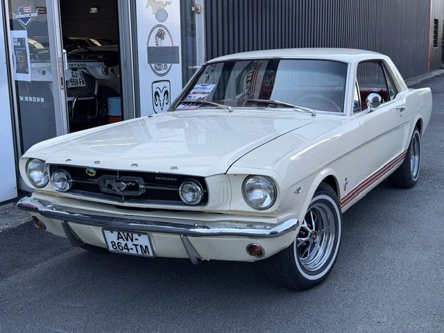 Ford Mustang - Photo 2