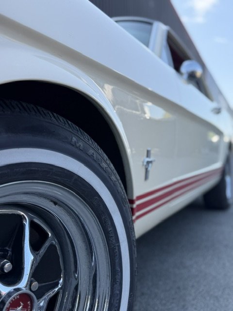 Ford Mustang - Photo 5