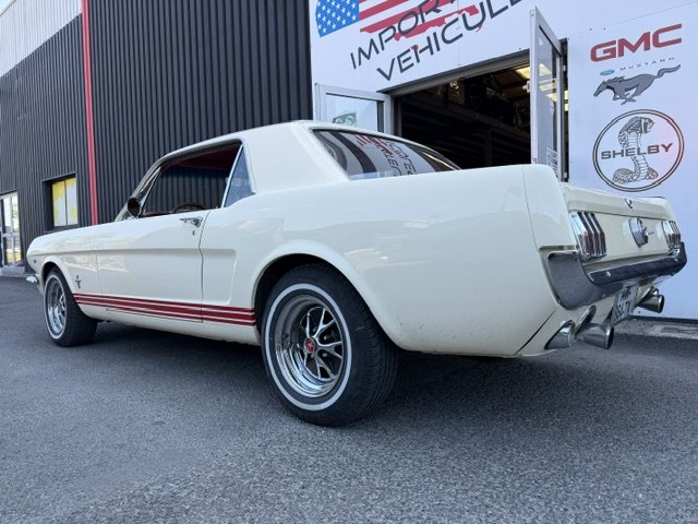 Ford Mustang - Photo 7