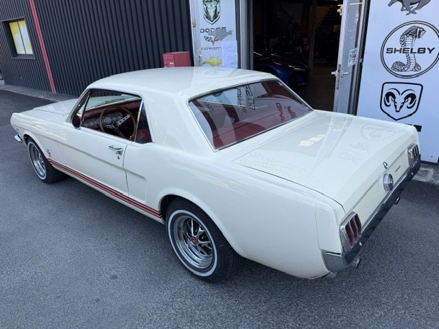 Ford Mustang - Photo 8