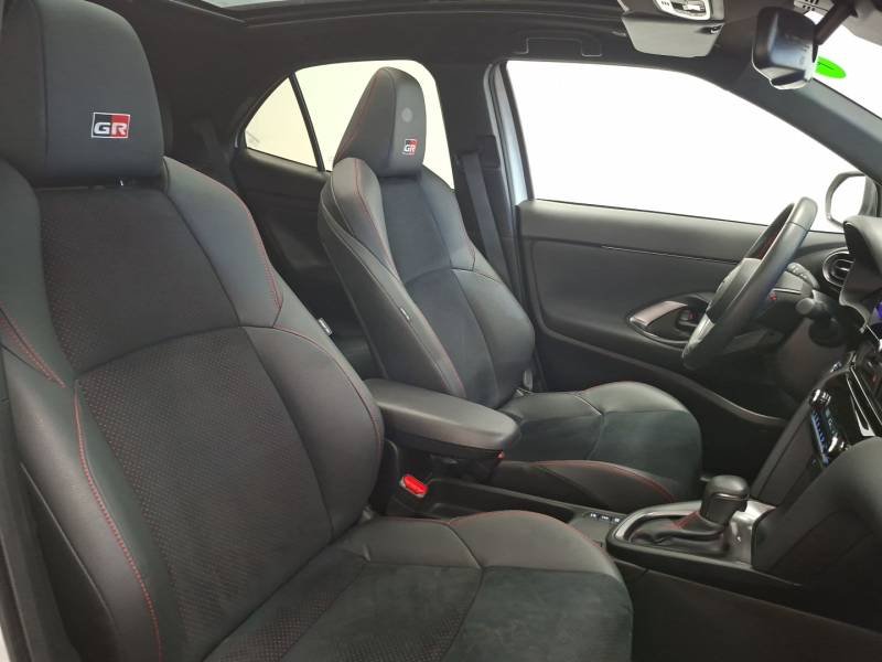 Toyota Yaris - Photo 12