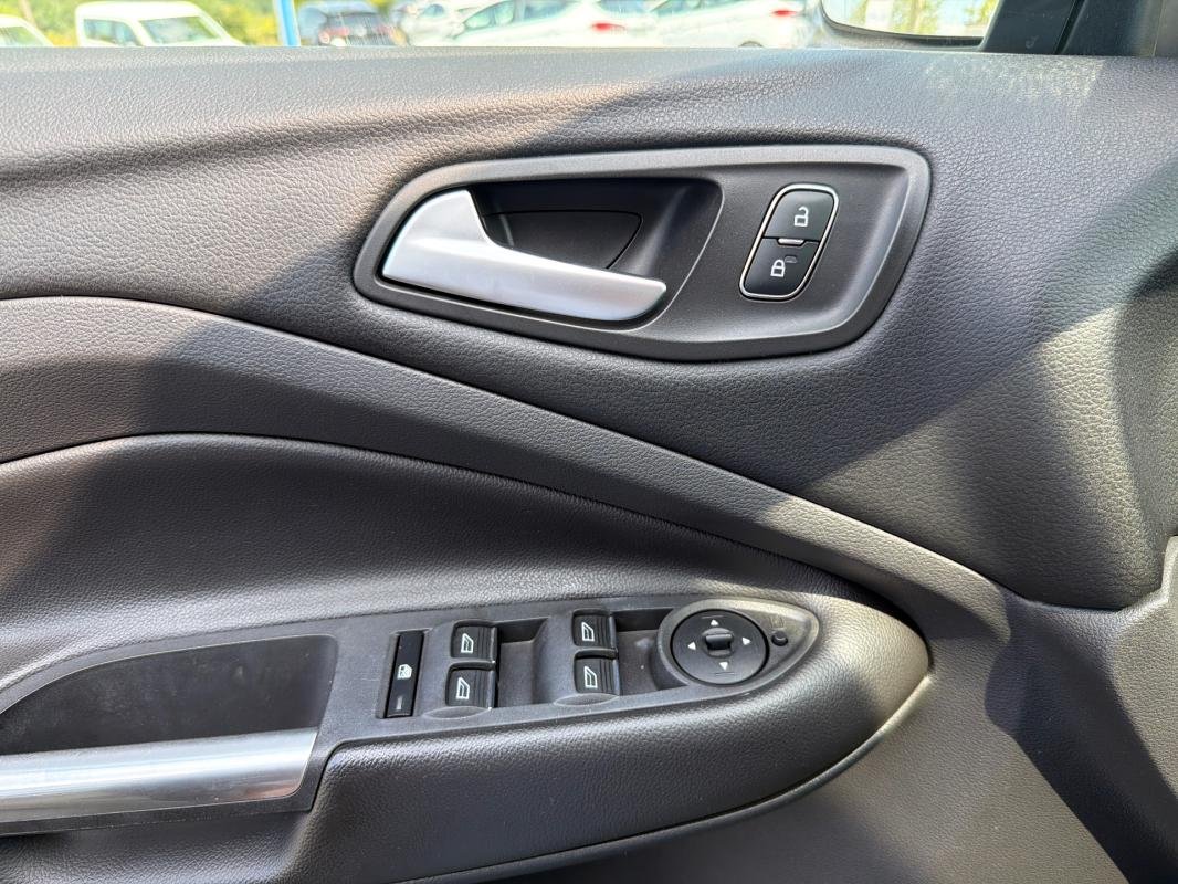 Ford Kuga - Photo 24