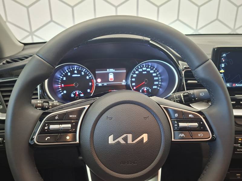 Kia CEED - Photo 24