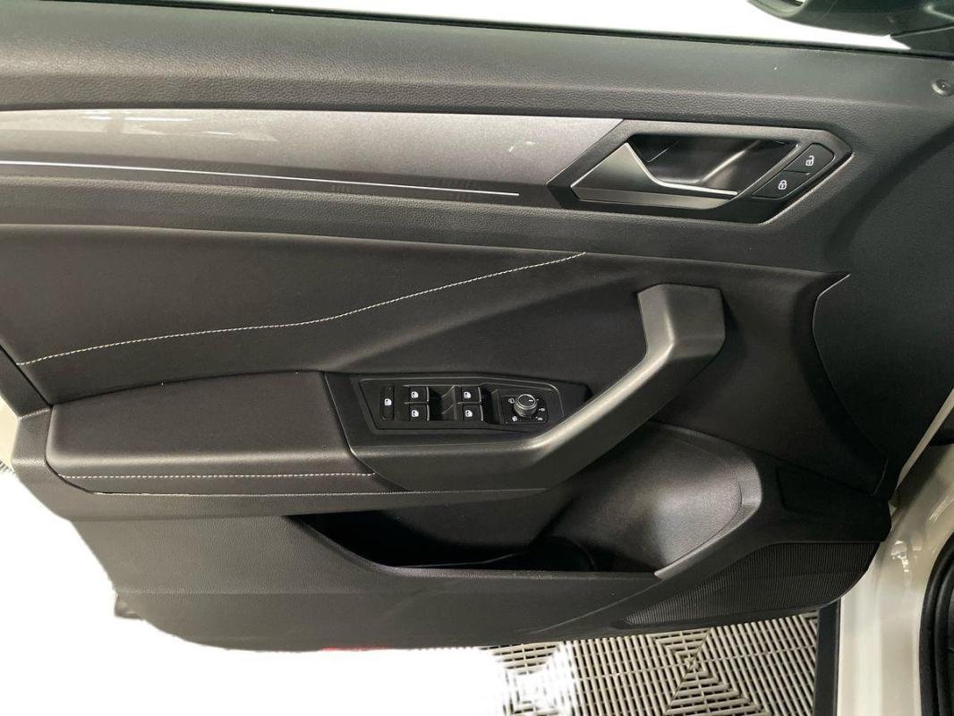 Volkswagen T-Roc - Photo 13