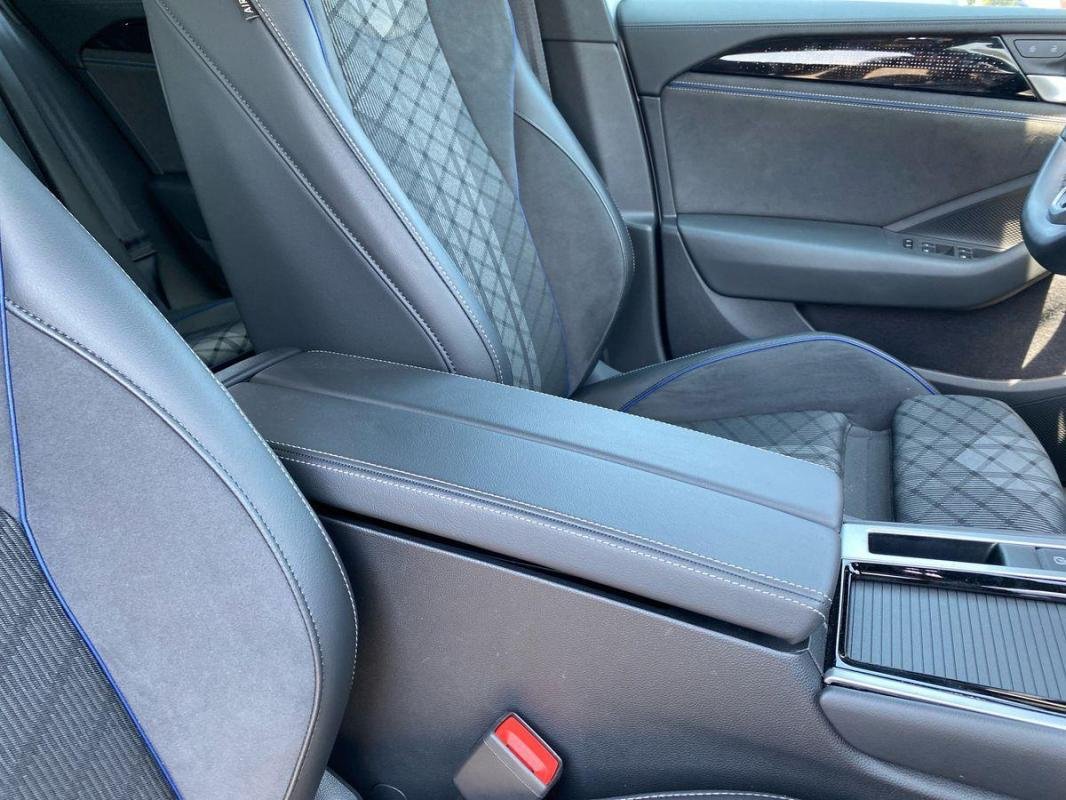 Volkswagen Passat - Photo 12