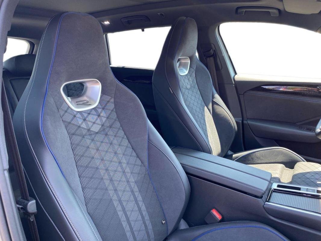 Volkswagen Passat - Photo 13