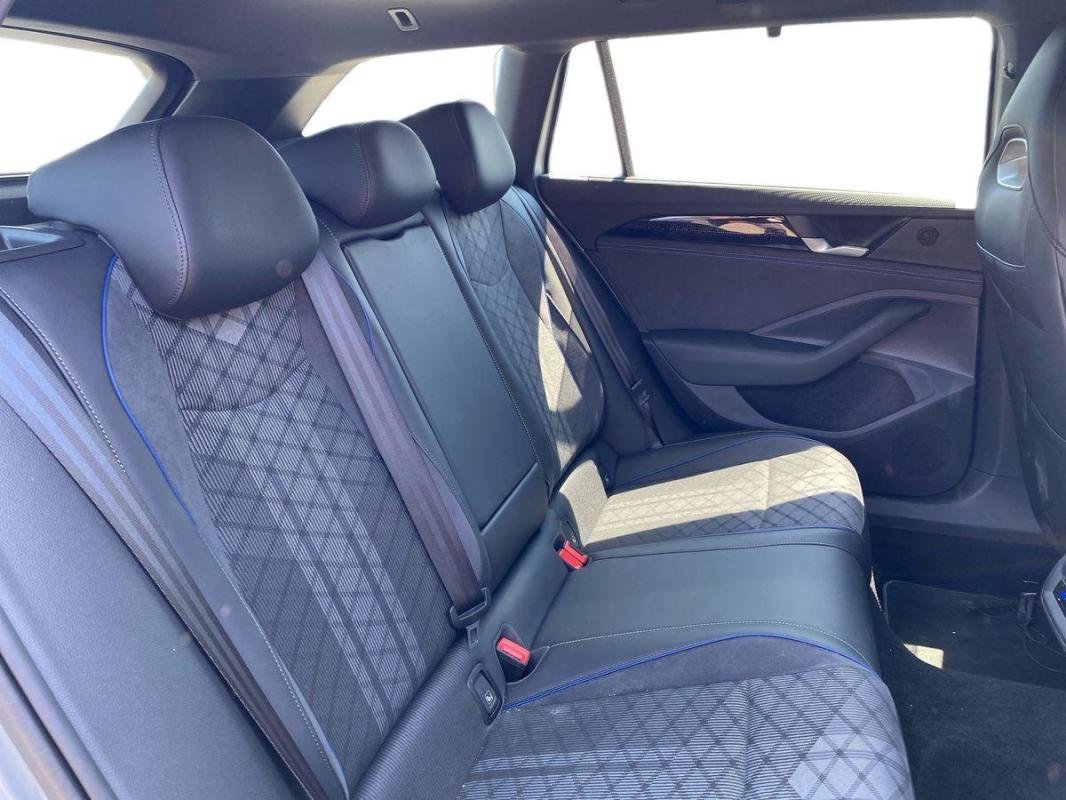 Volkswagen Passat - Photo 23