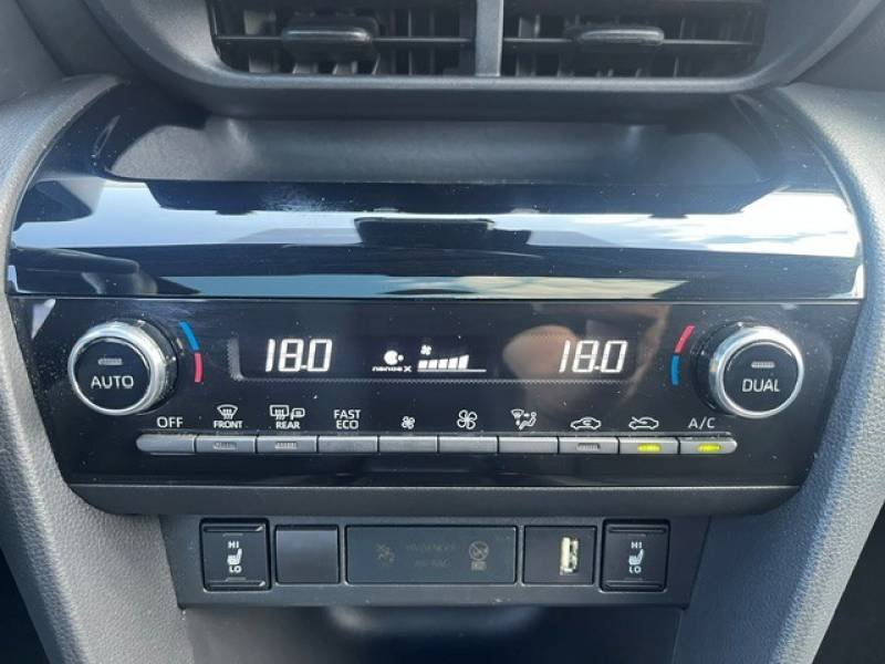 Toyota Yaris - Photo 11
