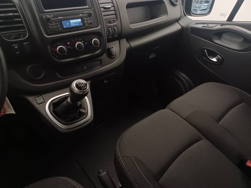 Nissan NV300 - Photo 25
