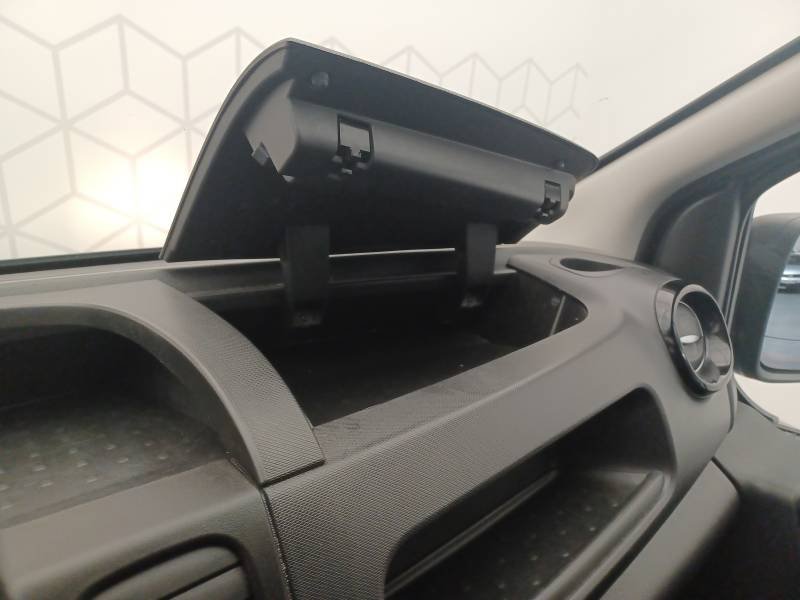 Nissan NV300 - Photo 28