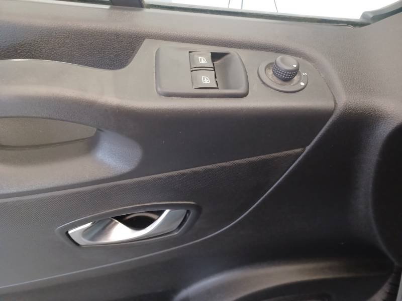 Nissan NV300 - Photo 33