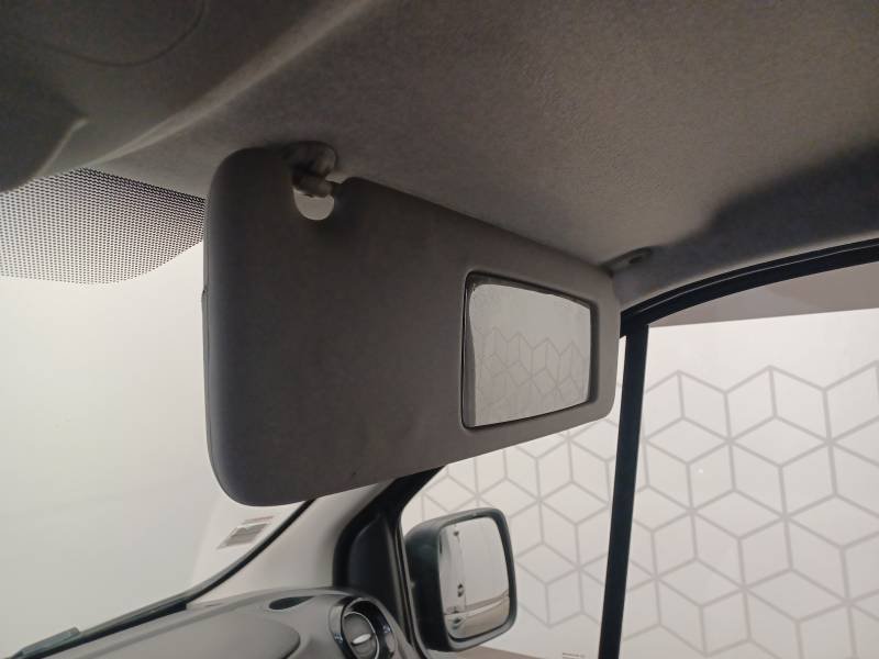 Nissan NV300 - Photo 36