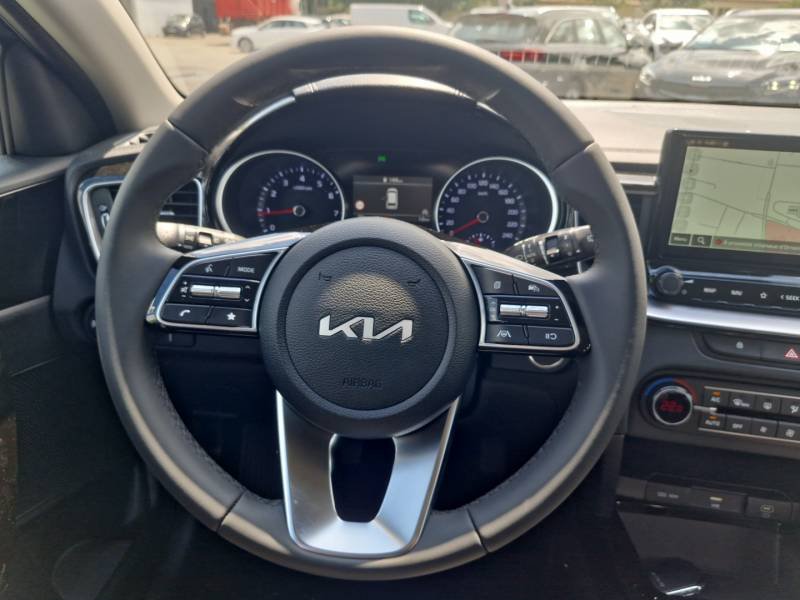 Kia CEED - Photo 28