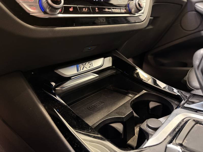 BMW iX3 - Photo 28