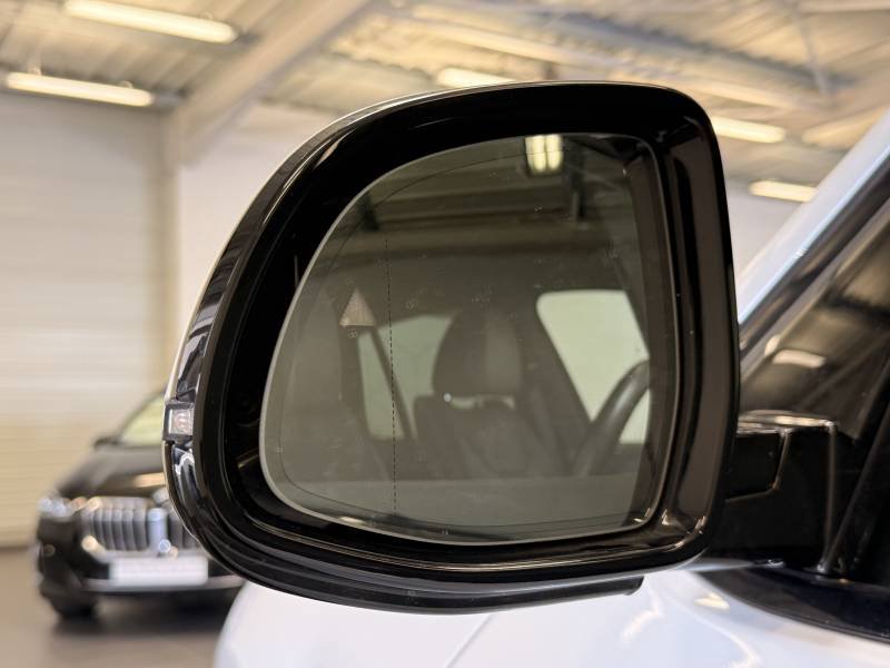 BMW iX3 - Photo 9
