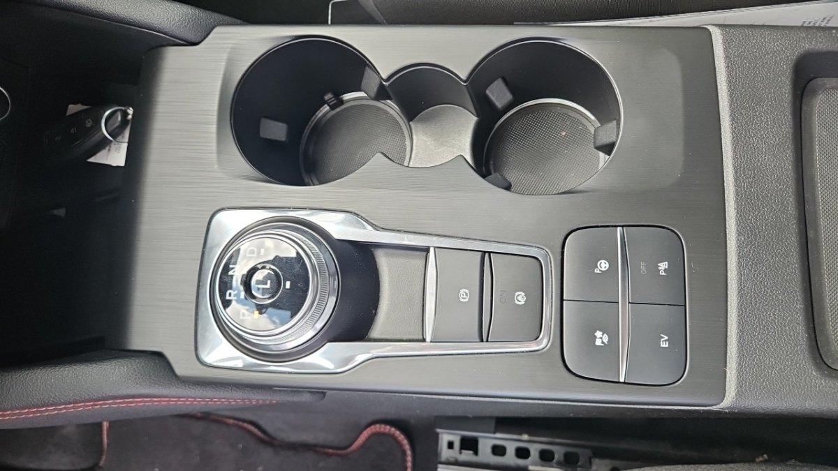Ford Kuga - Photo 21