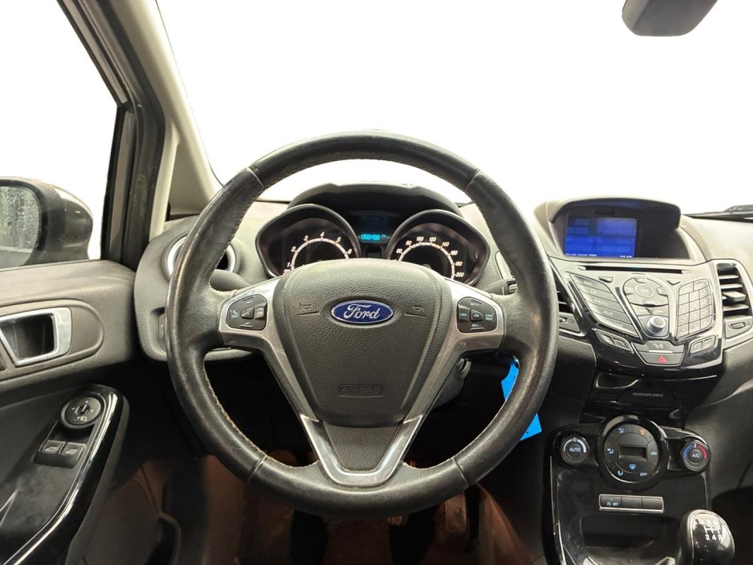 Ford Fiesta - Photo 11
