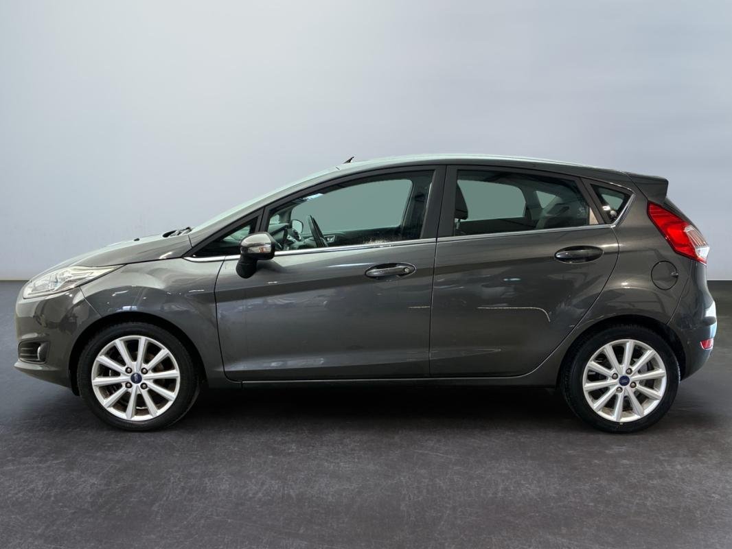 Ford Fiesta - Photo 2