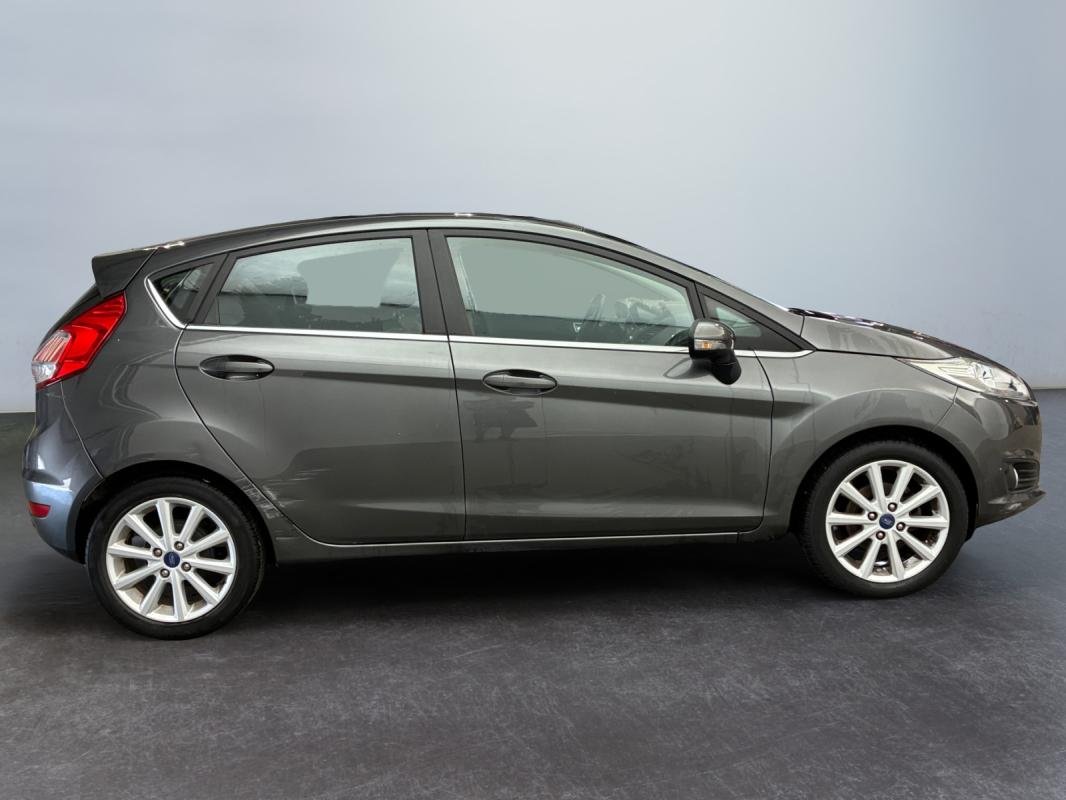 Ford Fiesta - Photo 6