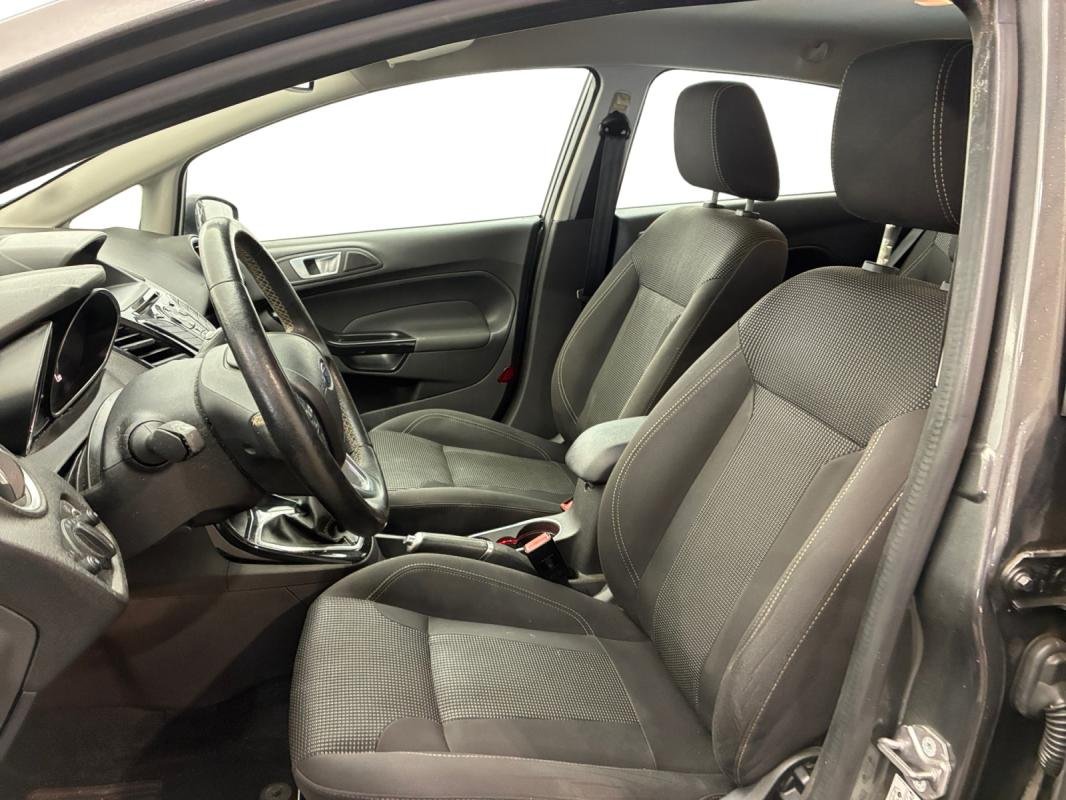 Ford Fiesta - Photo 9