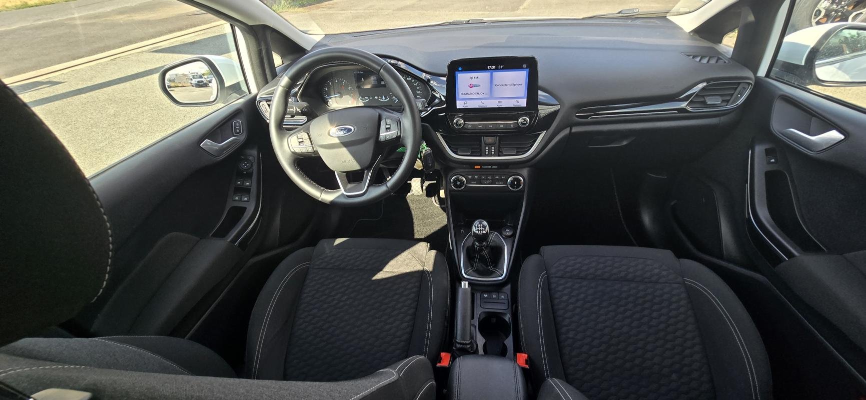 Ford Fiesta - Photo 5