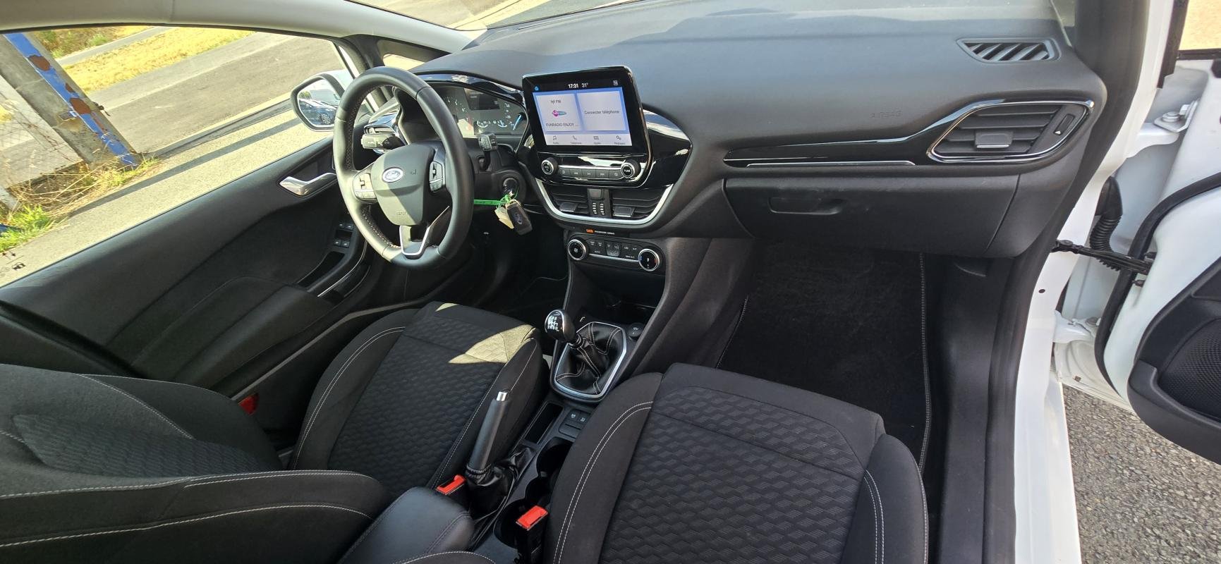 Ford Fiesta - Photo 6