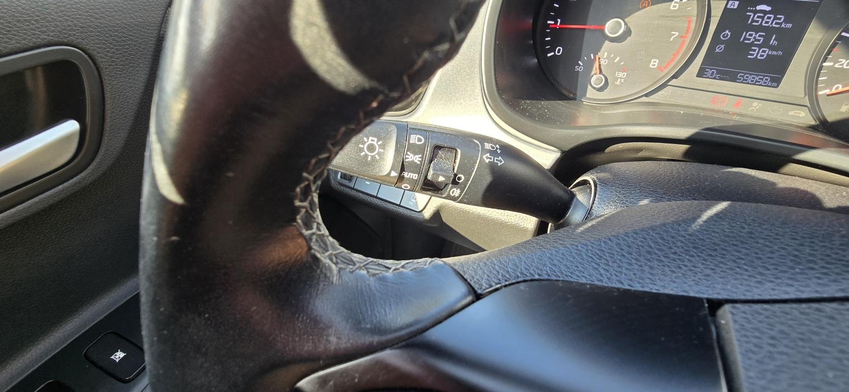Kia Rio - Photo 15
