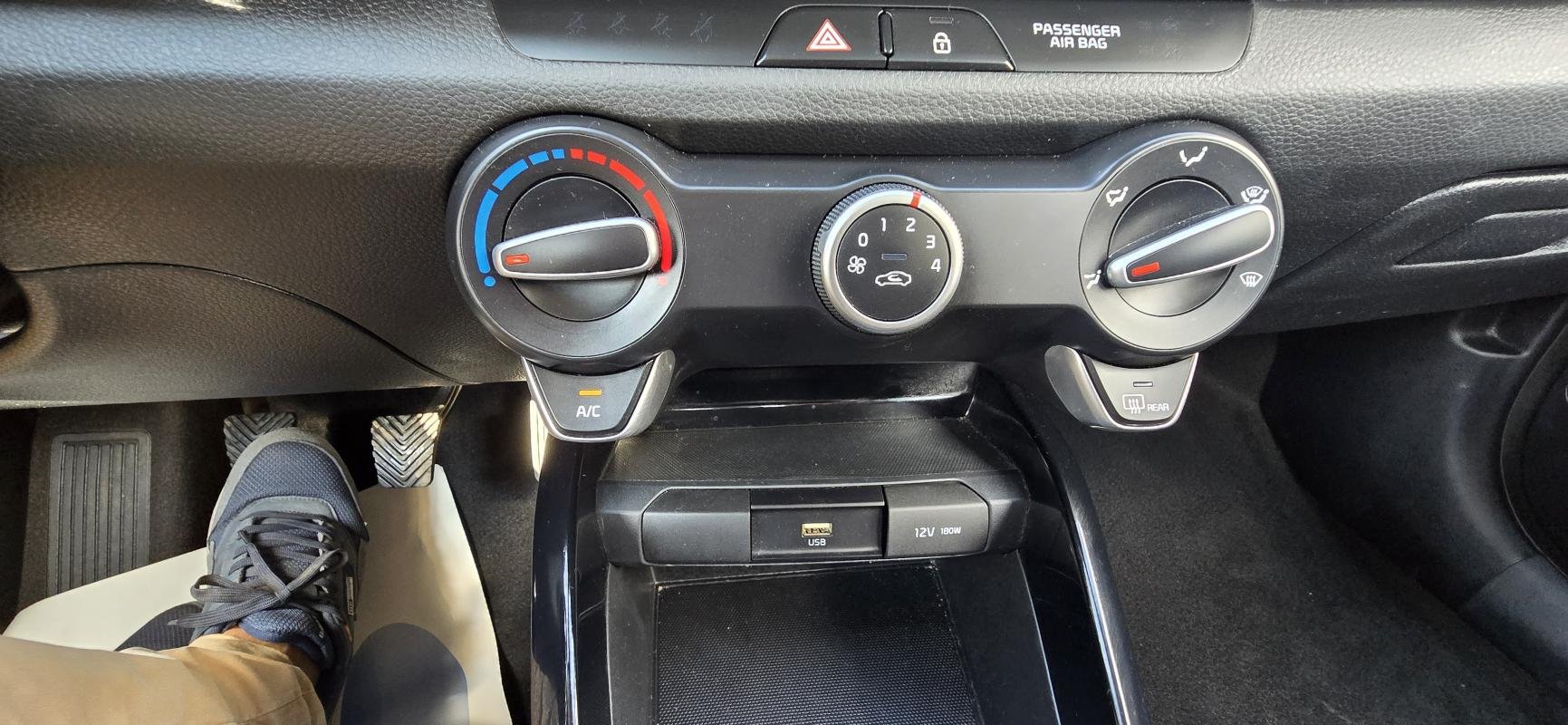 Kia Rio - Photo 17