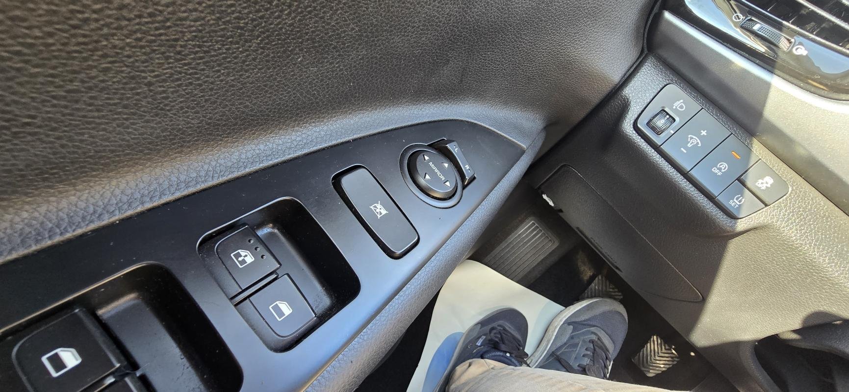 Kia Rio - Photo 18