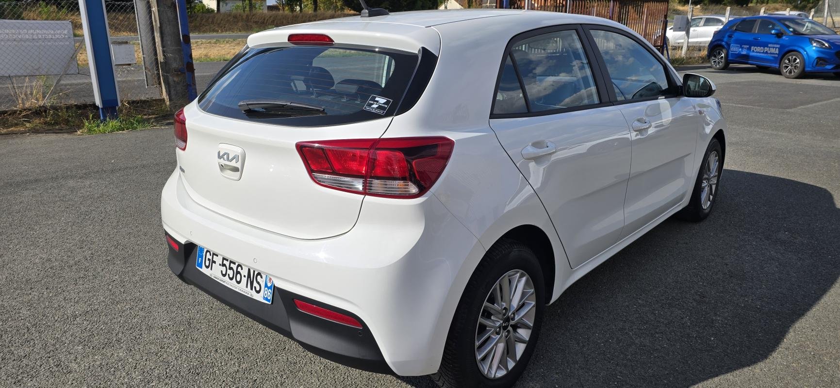 Kia Rio - Photo 3