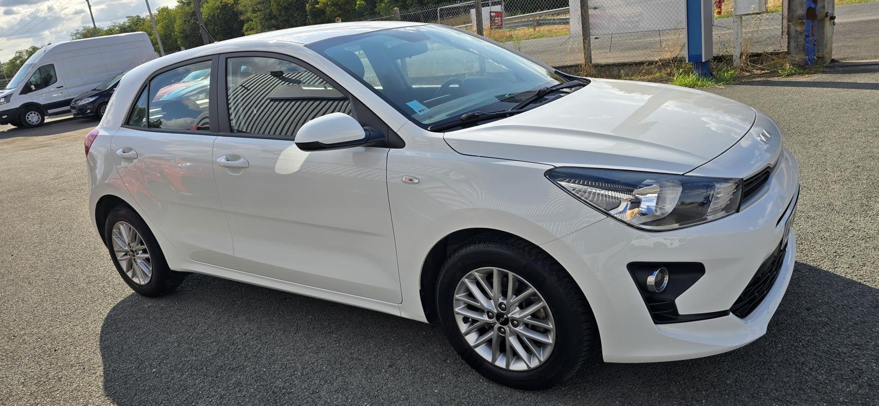Kia Rio - Photo 4