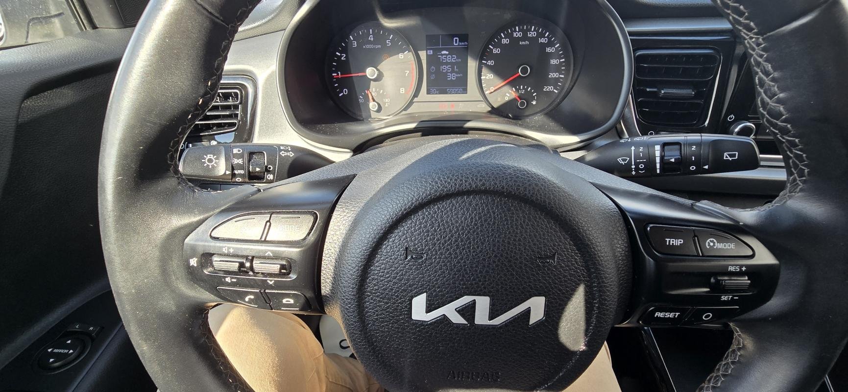 Kia Rio - Photo 9