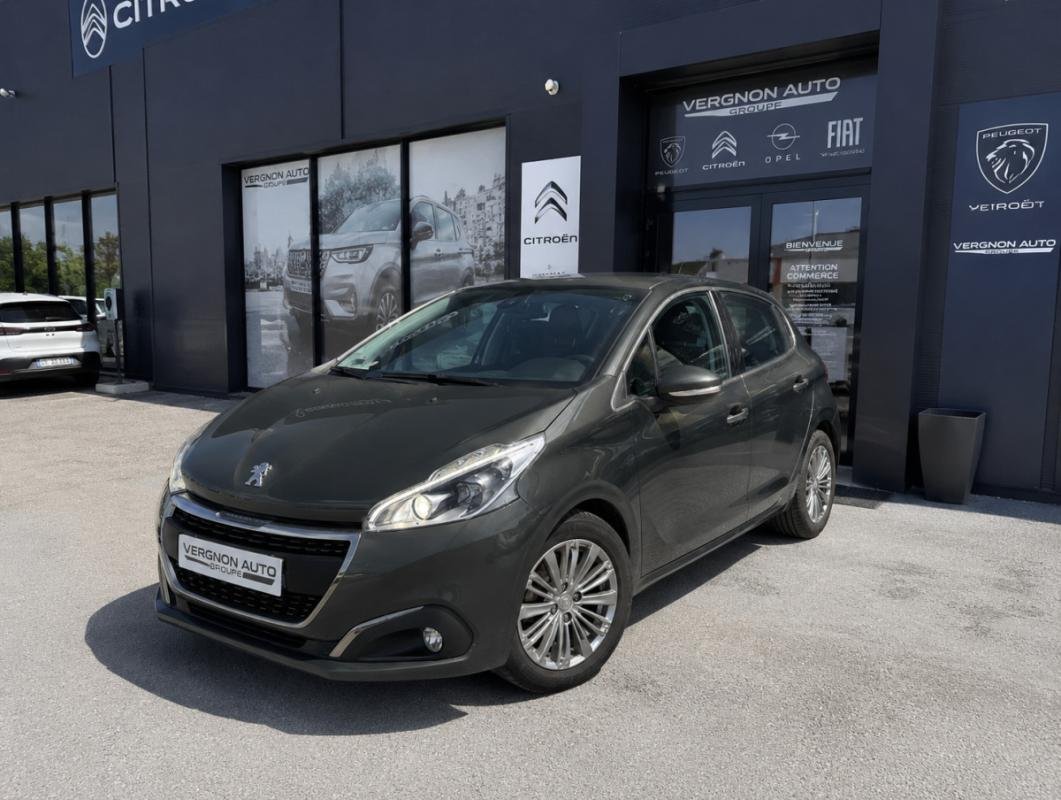 Peugeot 208 - Photo 1