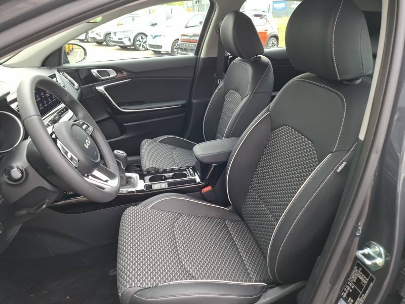 Kia CEED - Photo 14