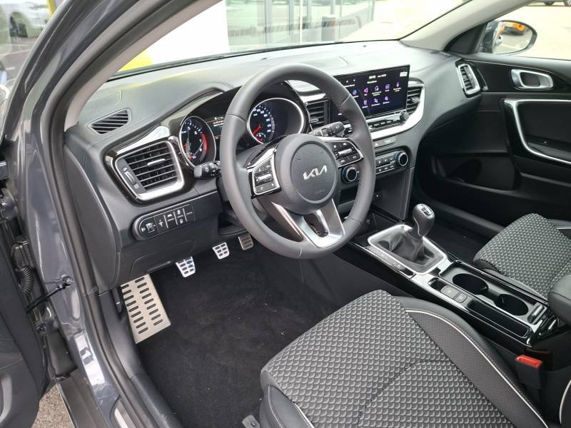 Kia CEED - Photo 15