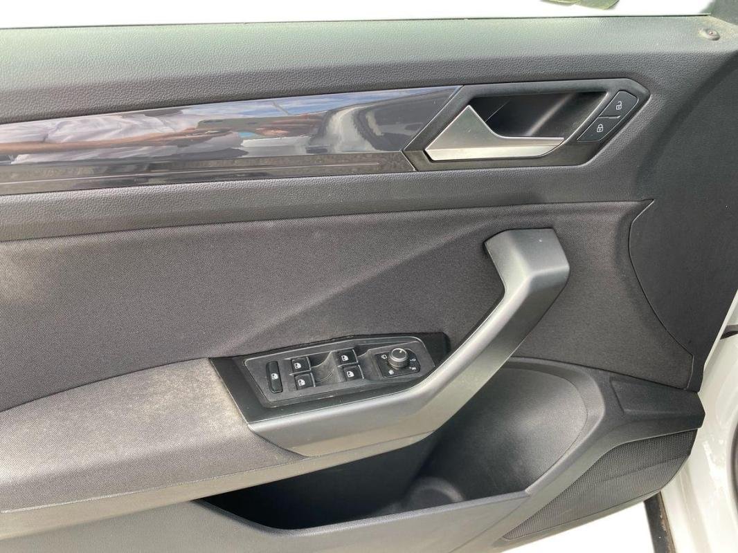 Volkswagen T-Roc - Photo 15
