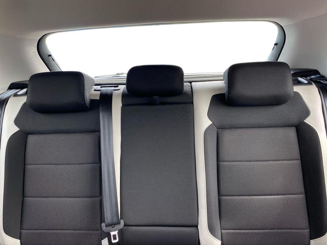 Volkswagen T-Roc - Photo 22