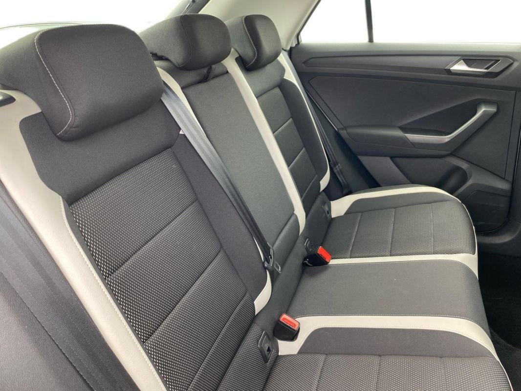 Volkswagen T-Roc - Photo 23