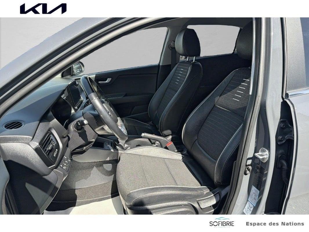 Kia Rio - Photo 11