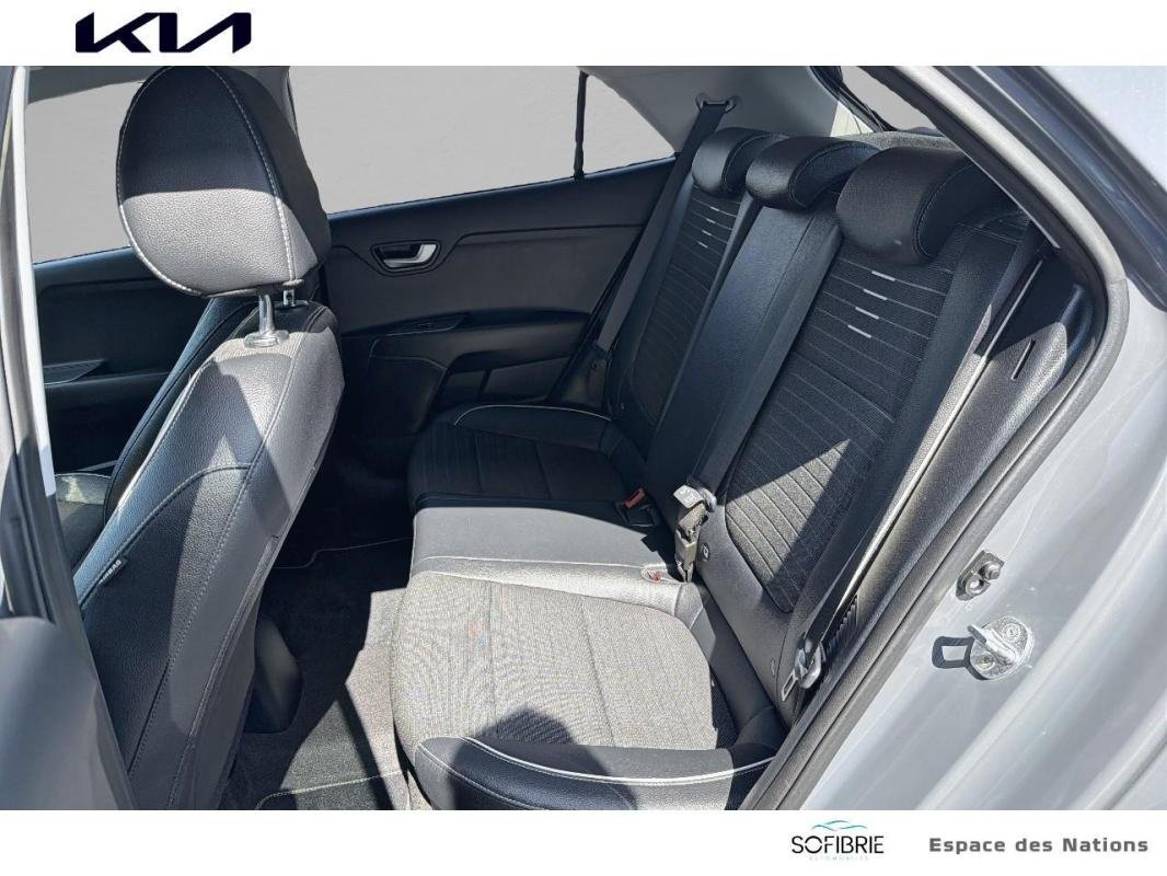 Kia Rio - Photo 12