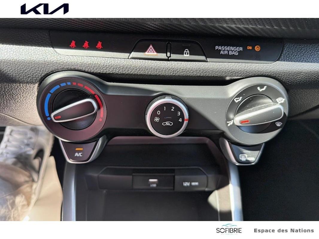 Kia Rio - Photo 18