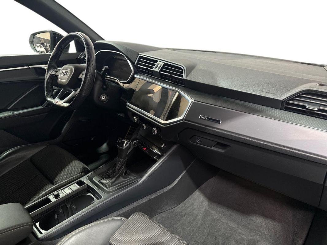 Audi Q3 - Photo 13