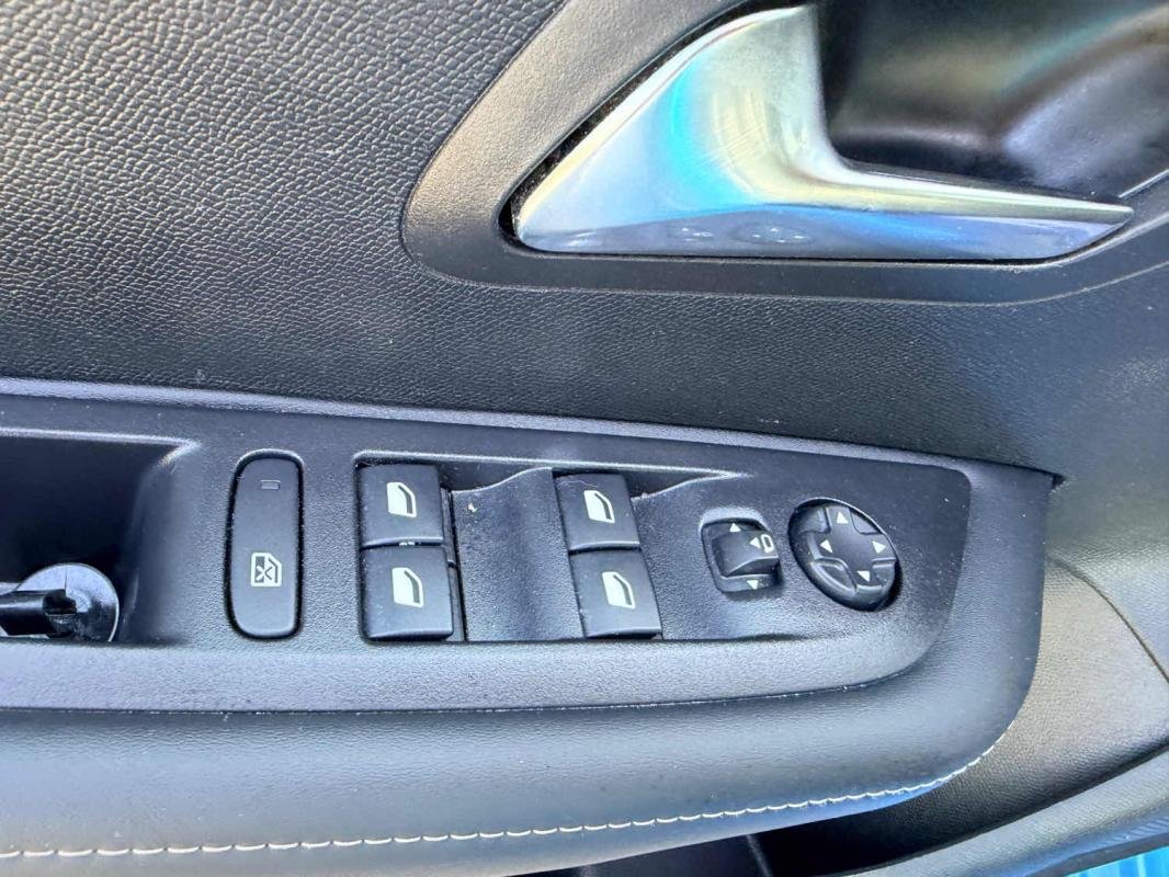 Peugeot 208 - Photo 15